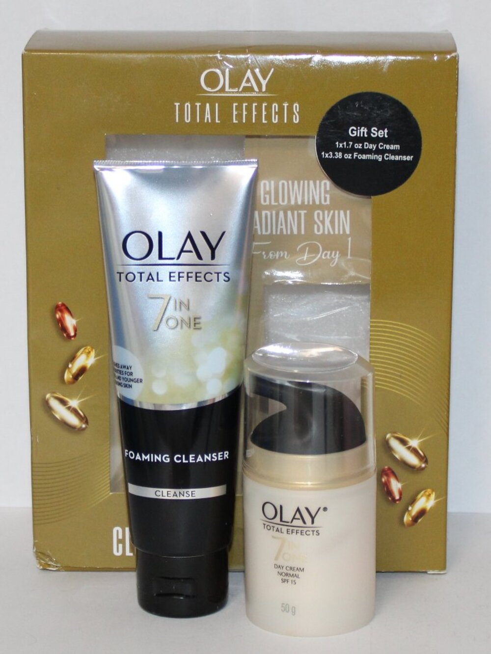 OLAY TOTALLY EFFECT GLOWING RADIANT SKIN SET
